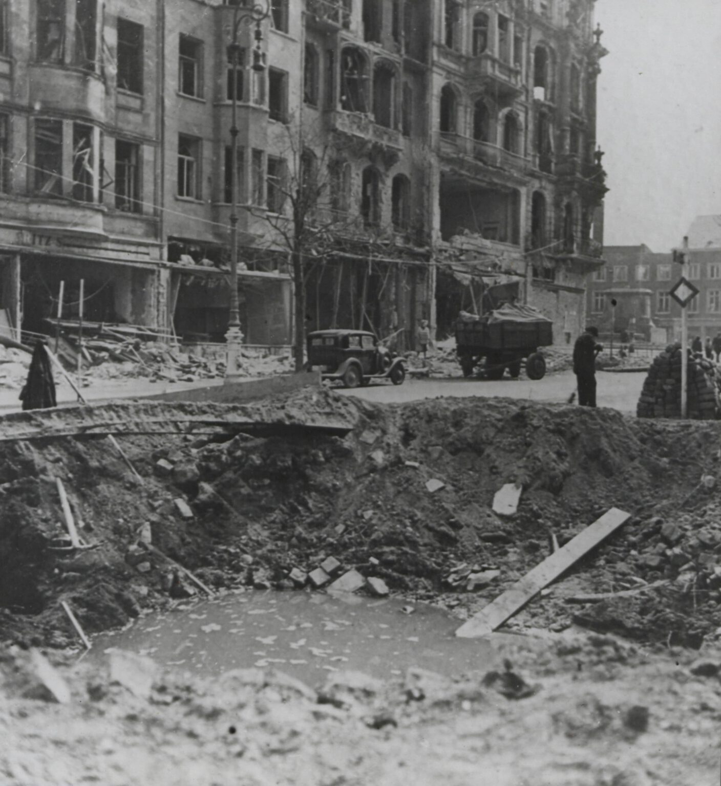 StAAc_Foto_61_XXV_8_Fotos_II_Weltkrieg_Nachträge_Dubletten_Abzüge_Drucke_Foto_3-min